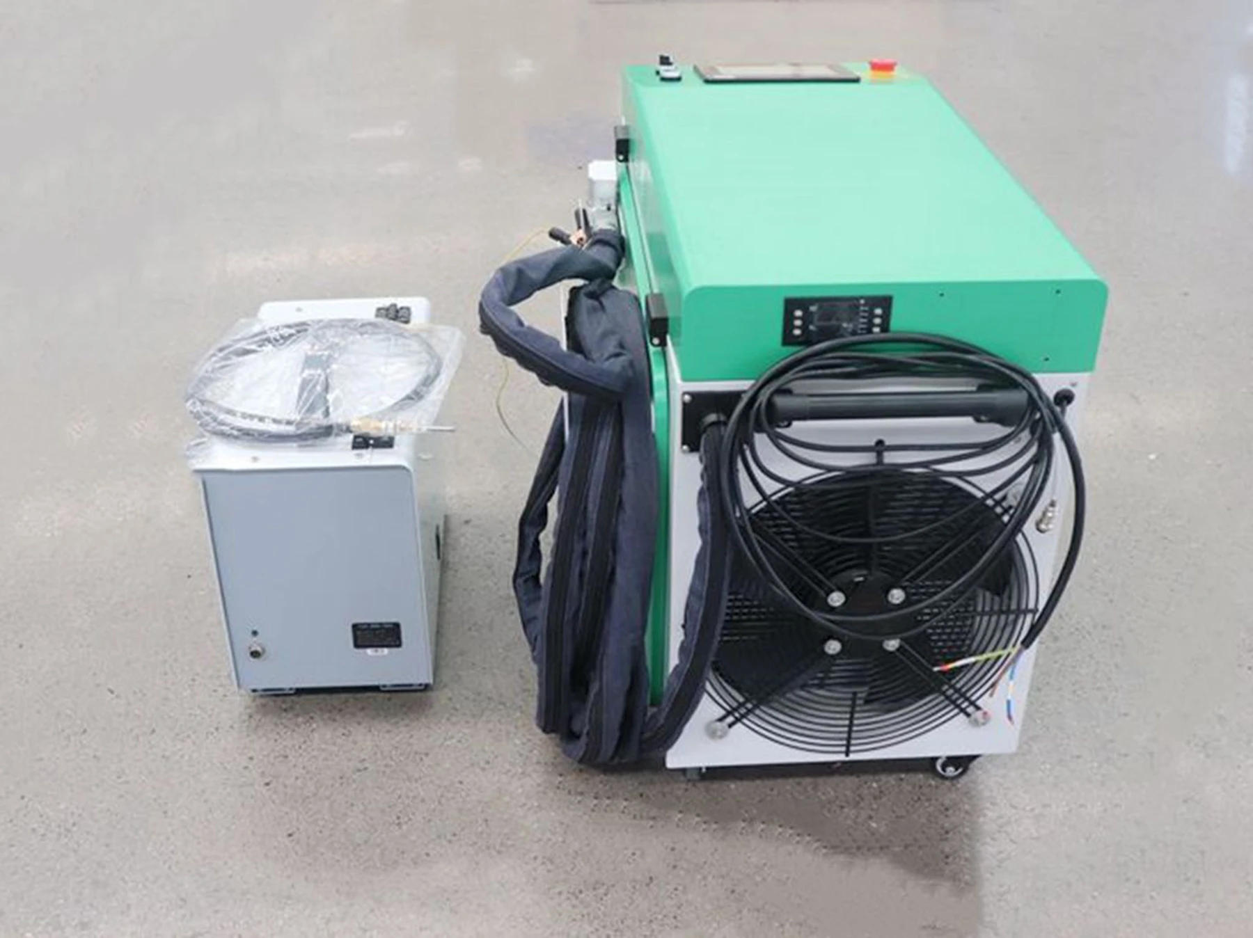 MCW-3000 Metal Rust Paint Remove Cleaning 1500w/3000w Laser Welding machine