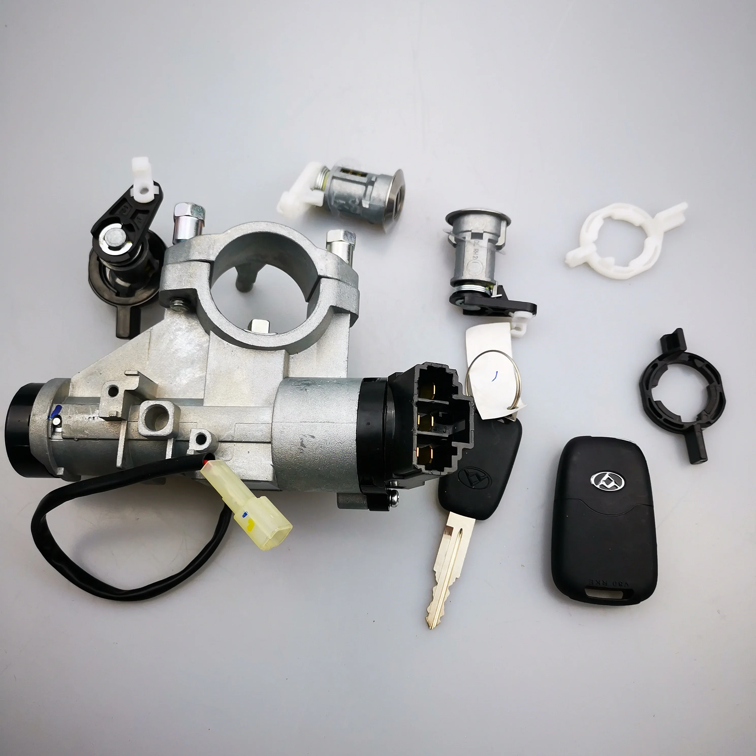 

SAIC MAXUS V80 high-configuration version lock cylinder and key maintenance assembly C00176928 C00041153