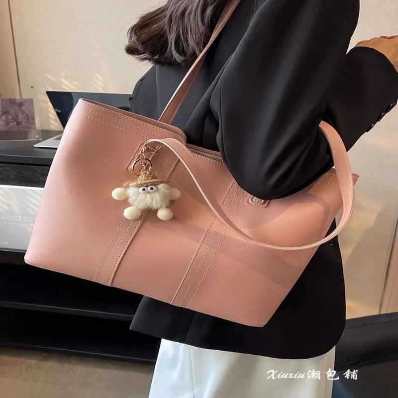 Popular bag for women with large capacity in 2024new fashionable texture shoulder bag for spring and summer versatile commutin