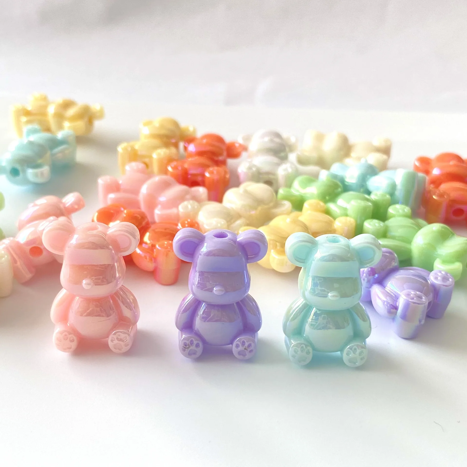 Einfarbige Acryl-UV-beschichtete farbige Perlen, Violent Bear DIY lose Perlen, unregelmäßige handgefertigte Handyketten-Accessoires
