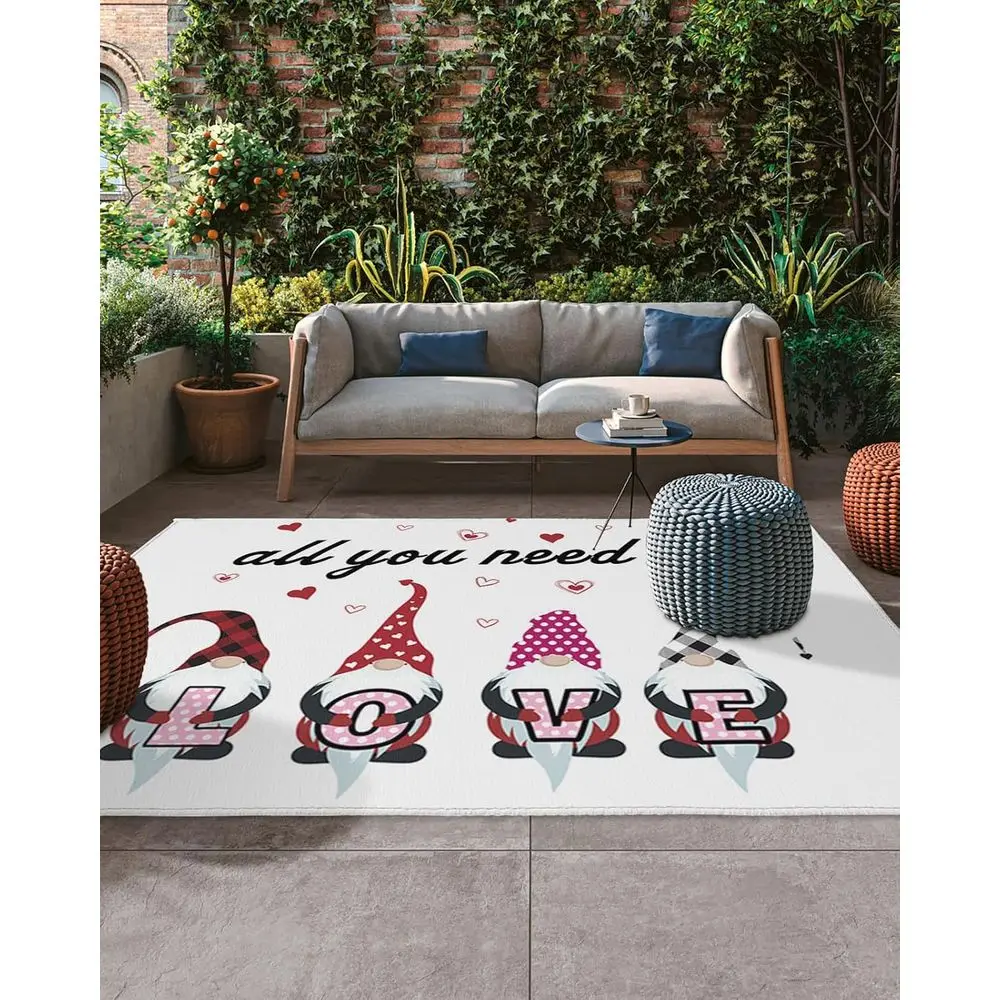 

Коврик для патио на открытом воздухе 5x8 футов с романтическими гномами ко Дню святого Валентина и дизайном в виде сердца любви, идеально подходит для террасы, заднего двора, декора крыльца