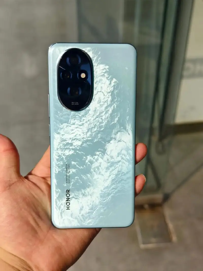 كاميرا Honor 200 5g 2664x1200px 6.7 بوصة 120 هرتز 50 ميجابكسل Snapdragon7 Gen3 NFC 100 وات شحن 5200 مللي أمبير في الساعة هاتف مستعمل