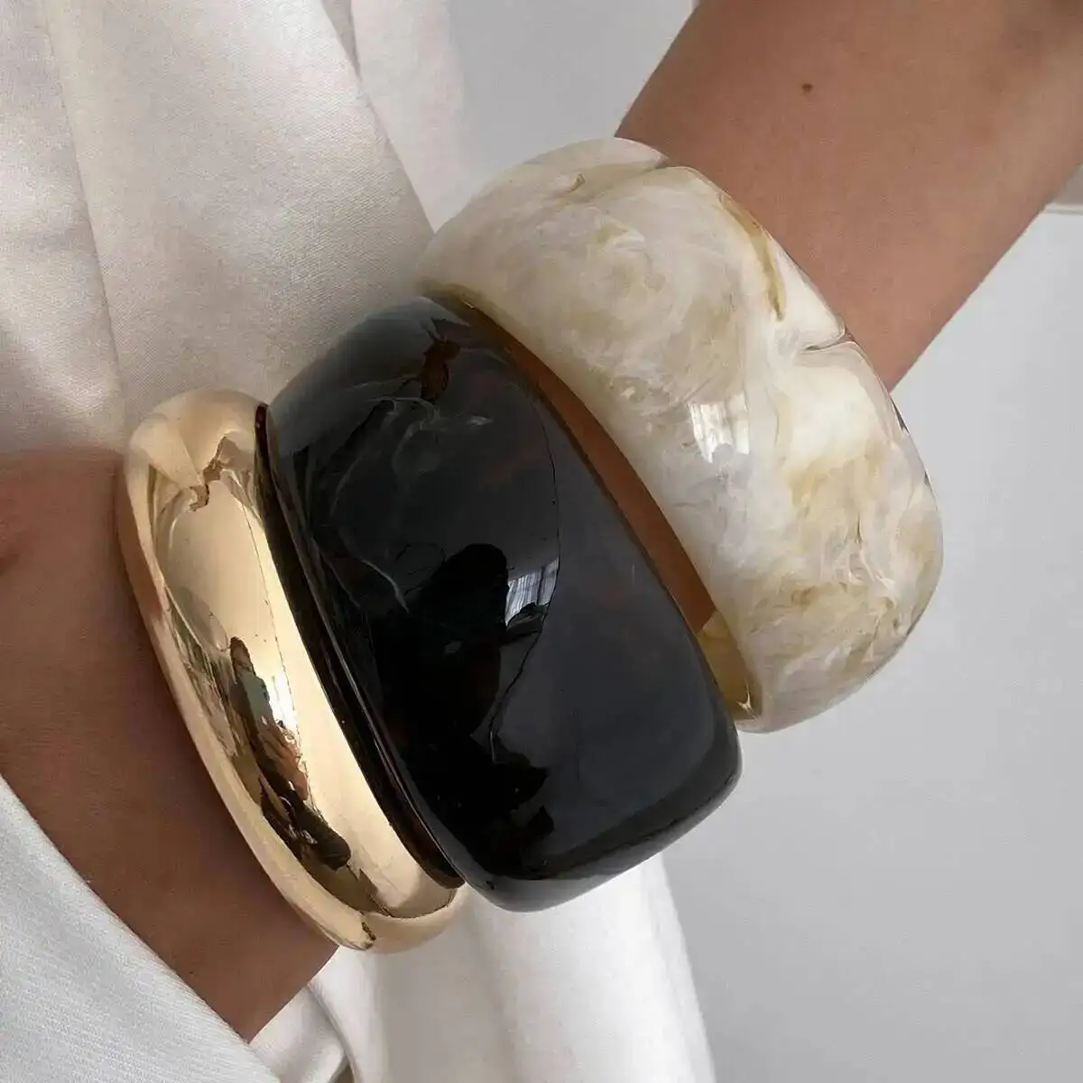 SHIXIN 3 Styles Vintage Smooth Surface Round Acrylic Bracelets for Women Fashion Stackable Thick Resin Wide Bracelet Bangles