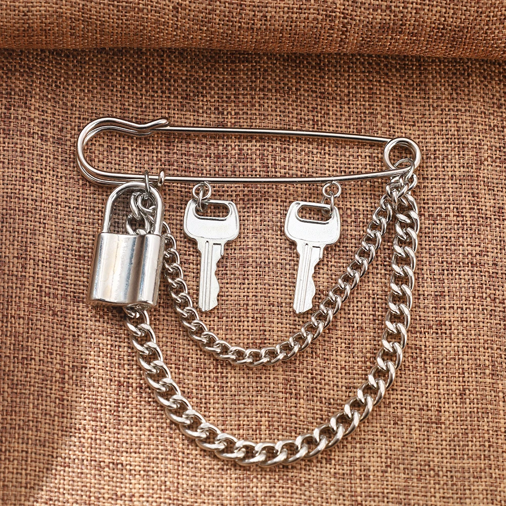 Estilo punk broche pinos mini lockset chaves correntes balançar liga de metal esmalte lapela pino jóias bonito terno cachecol acessórios adereços