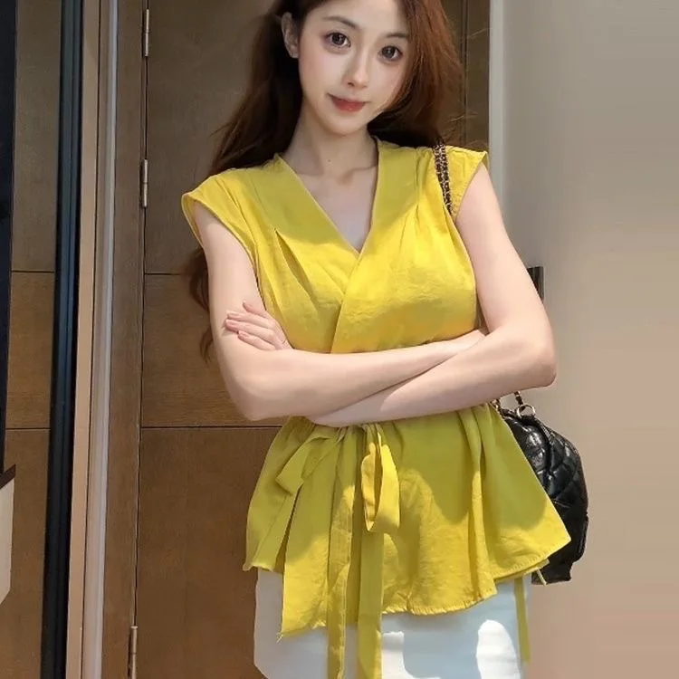 

Elegant V-Neck Strapless Vest Women's Summer Design Sense Waist-Cinching Sleeveless Top Fashionable Commute Style Polyester M...