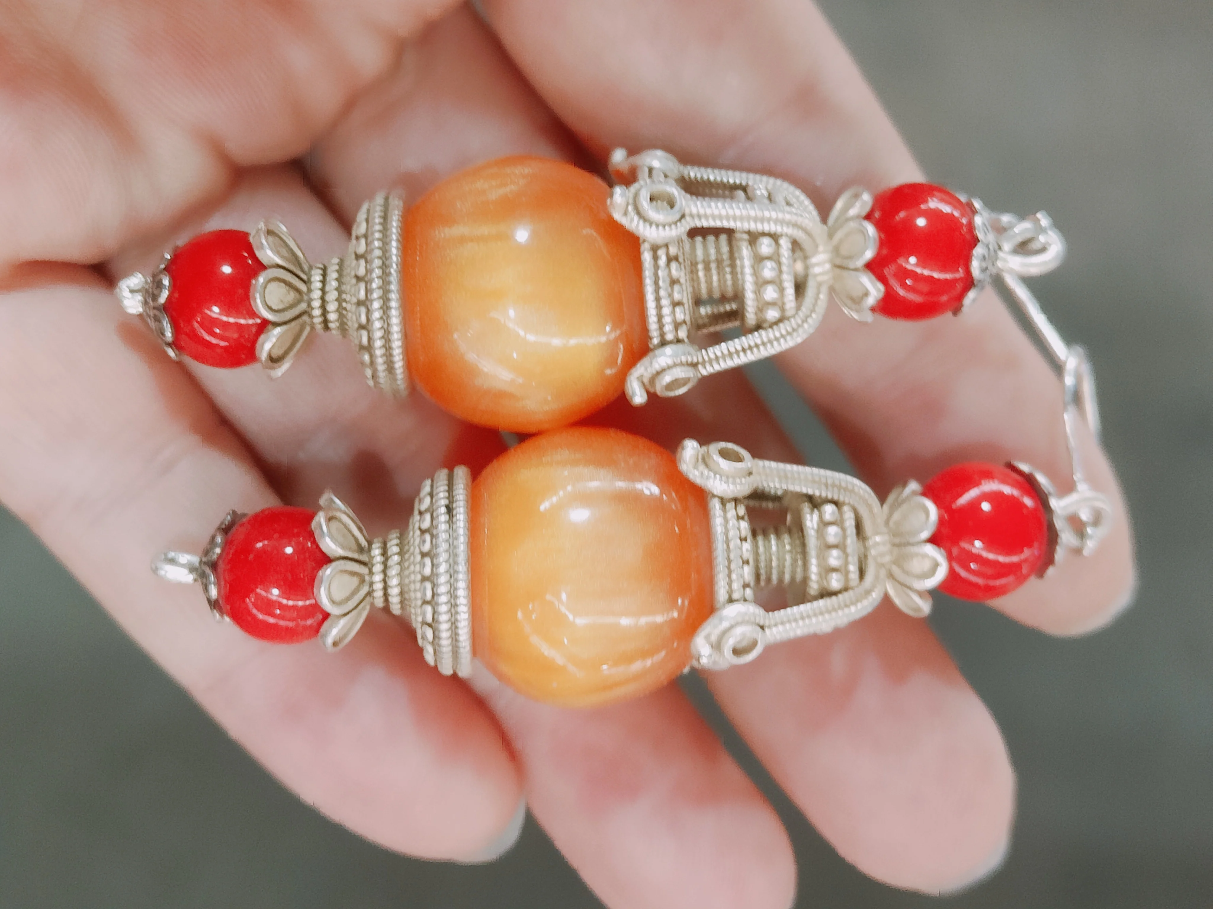 

China high-end ethnic characteristics beeswax pendant accessories ear hook.