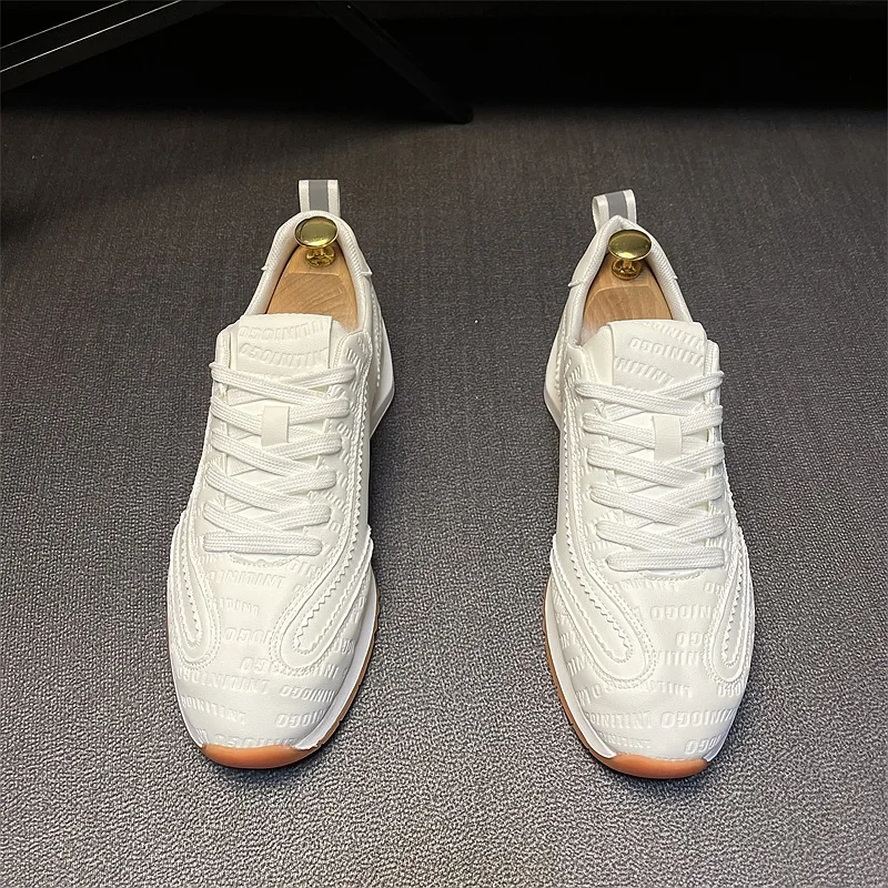 أحذية رجالية عصرية متعددة الاستخدامات ونعل وتر اللحم البقري، أحذية بيضاء للرجال، أحذية رياضية ترفيهية بنعل ناعم قابلة للتنفس