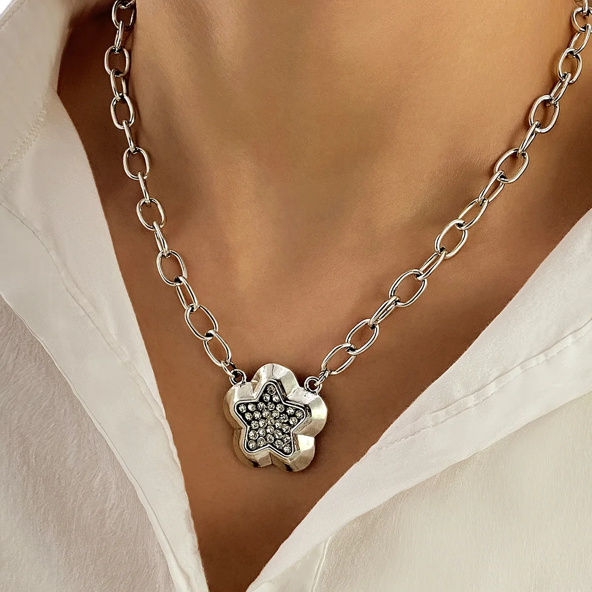

Vintage Personality Exaggerated Inlay Drill Stars Pendant Necklace for Women Fashion Accessories Charm Clavicle Chain Jewelry