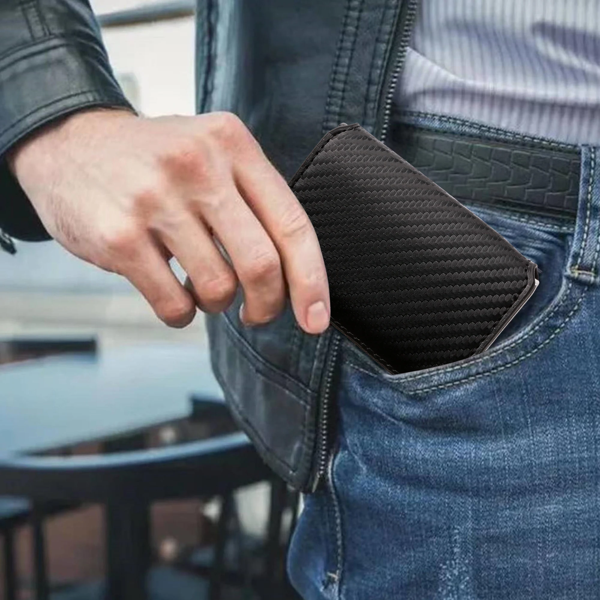 The new men's card holder is a minimalist wallet for convenience image 6
