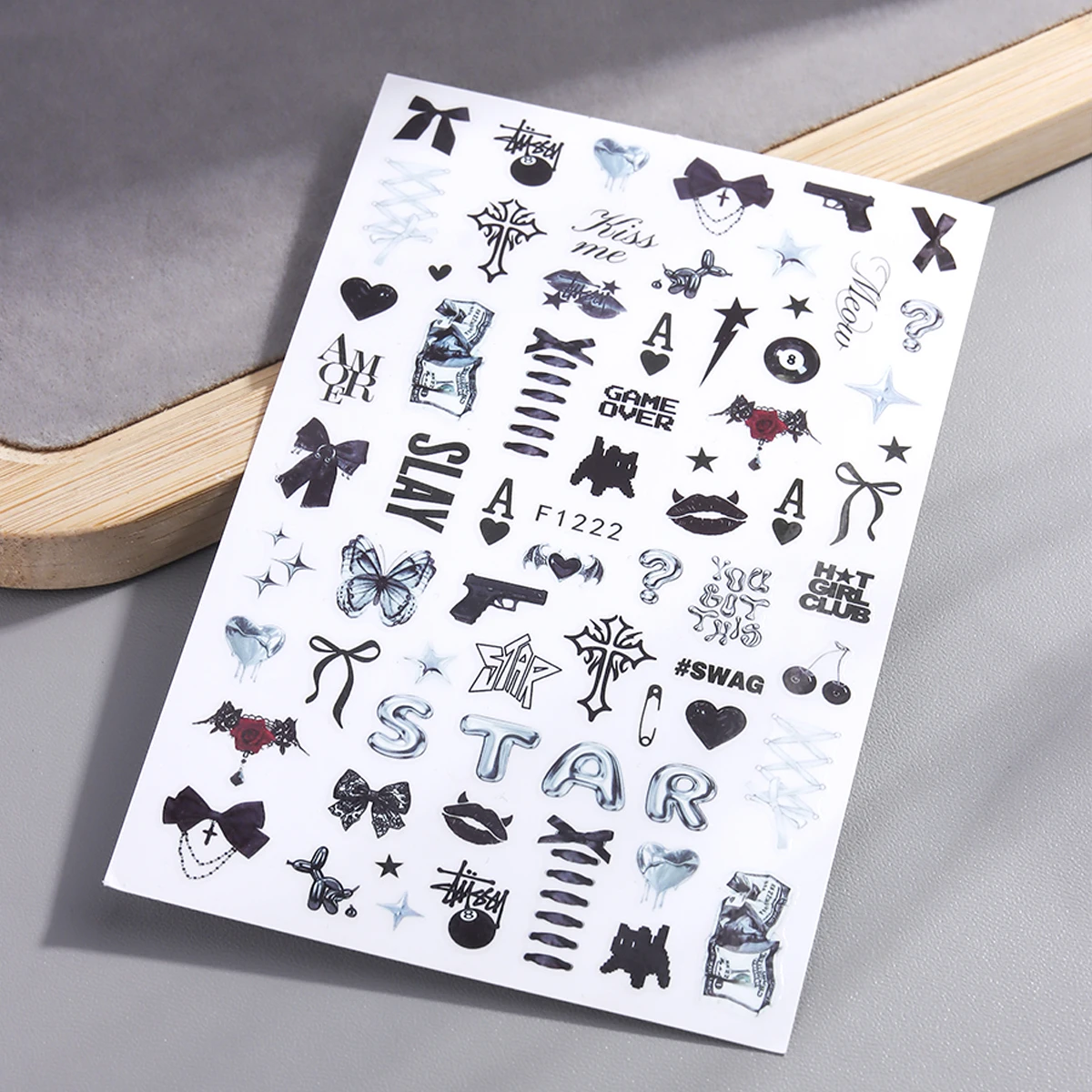 Nagelaufkleber im Gothic-Stil, Buchstaben-, Schmetterlings- und Kreuzmuster-Nagelsticker, selbstklebende glitzernde Harz-Nageldekorationen – Detail 8