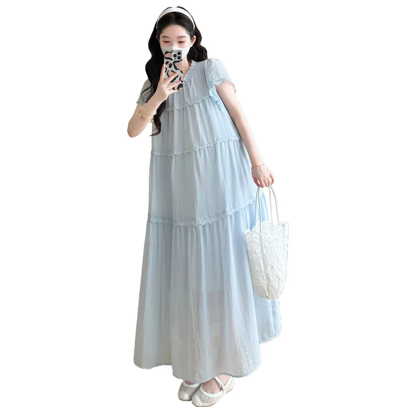 プラスサイズのマタニティドレス: フレンチ風シルエットの流れるようなシフォンマキシ - お望みのママのためのスリムな妊娠ドレス