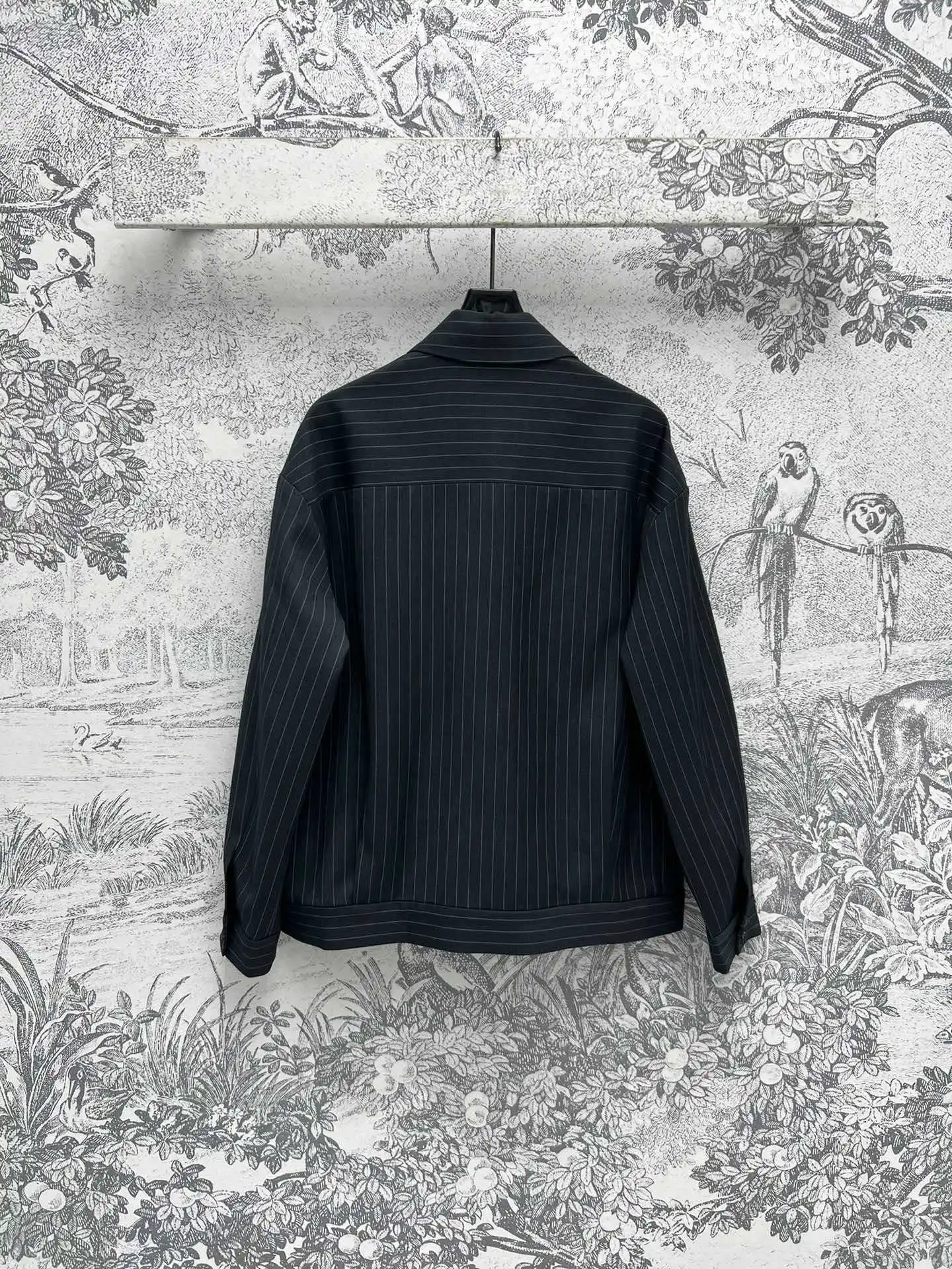 24 new black striped series suit jacket for commuting and leisure