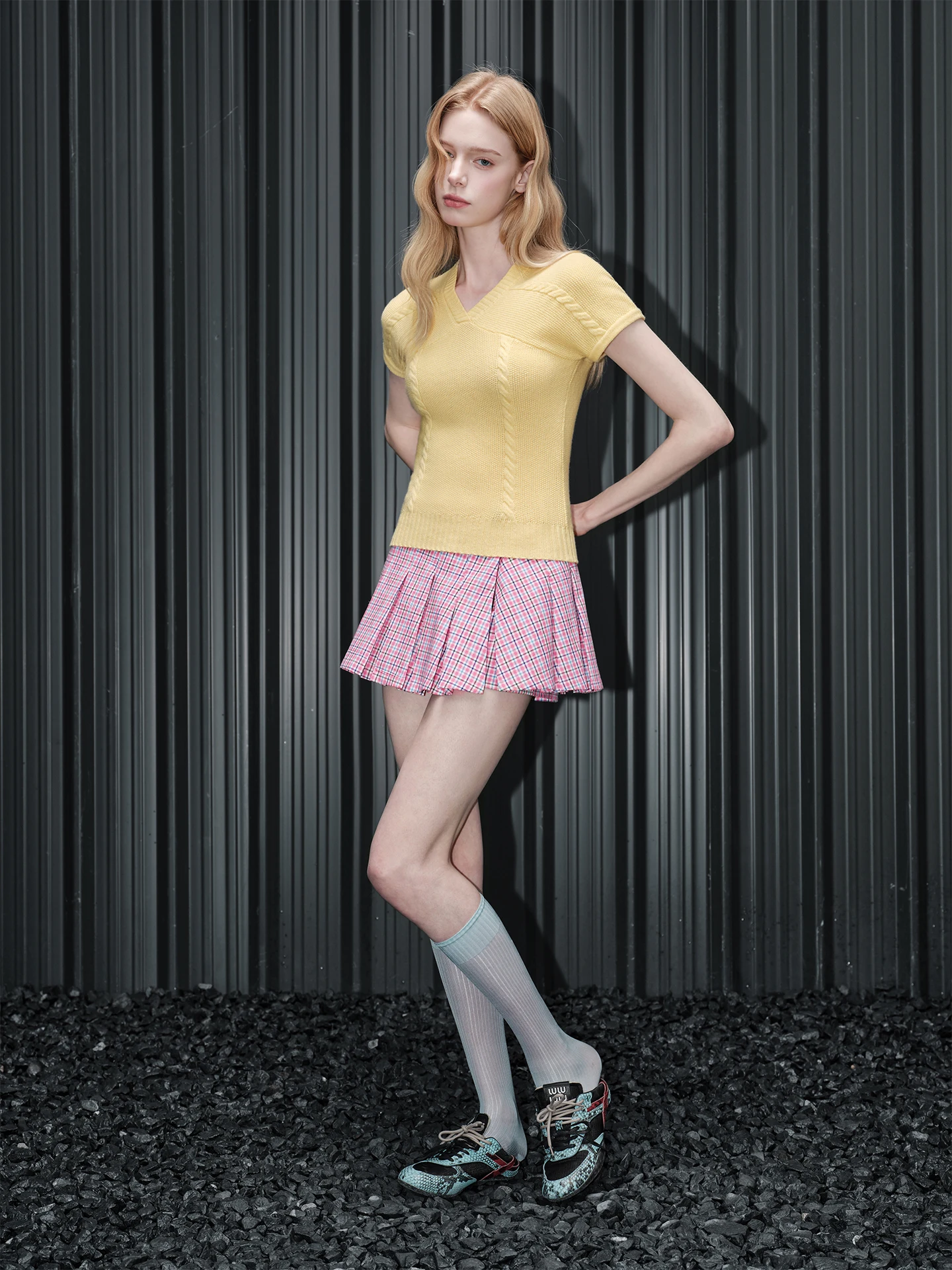 

Yellow Woolen ort Sve Knitted Sweater Women's Faion Street Sle Slim Fit V-Ne Ci Walk Suitable for Spring Summer