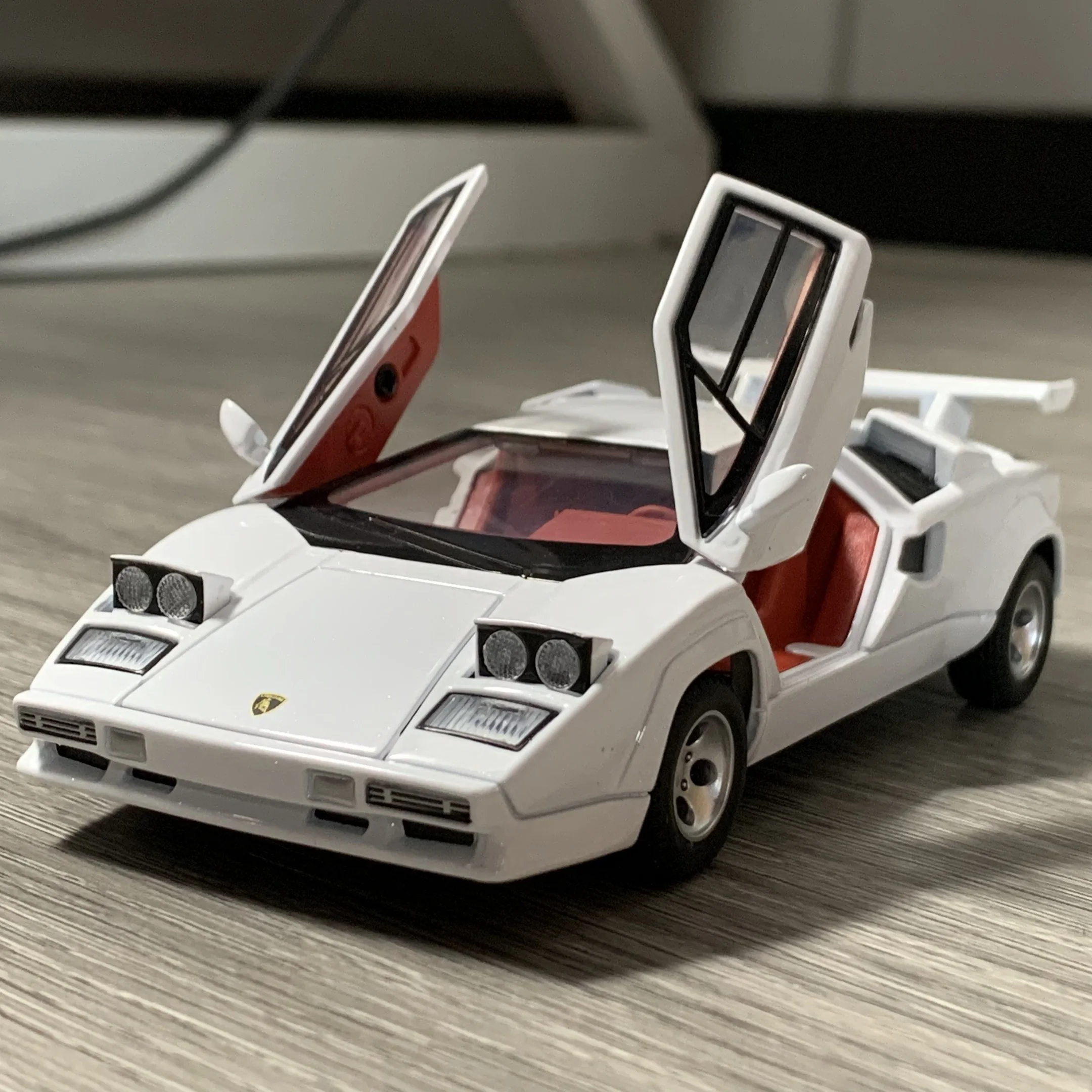 1:32 Lamborghini Countach LP500S Diecast Car Toy