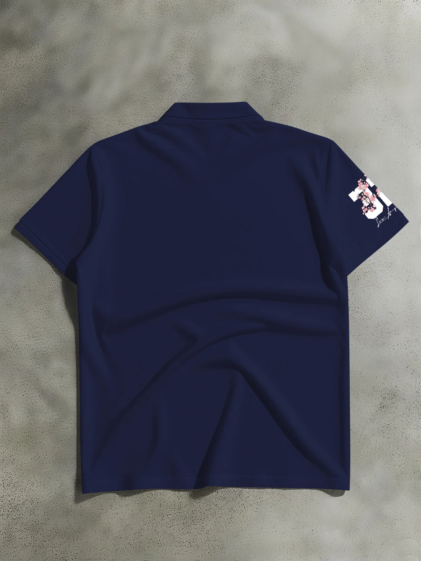Herren-Poloshirt mit Umlegekragen, leichter Business-Stil, modische Kirschblüten-Zierung, trendiges Schriftzug-Design – Detail 5