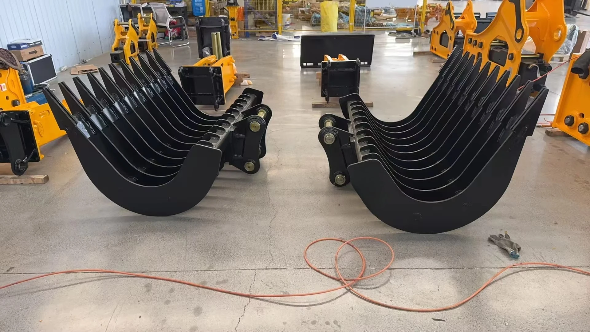 Accessori Rastrello inclinabile Rastrello inclinabile per escavatore all'ingrosso