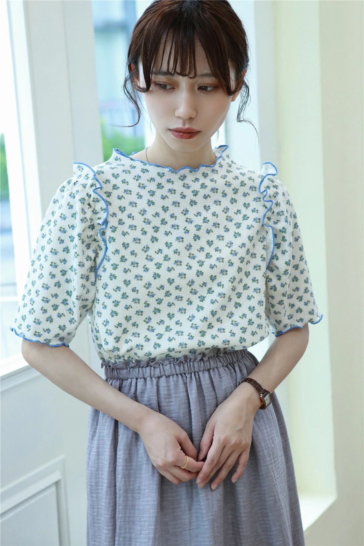 

Новинка: Женская модная футболка с коротким рукавом, милым цветочным принтом, вязаная, с круглым вырезом, летняя, в стиле кэжуал