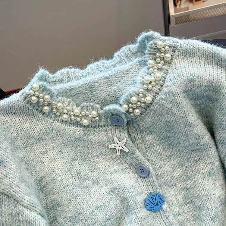 เสื้อโค้ทแฟชั่นเกาหลีสำหรับผู้หญิง ฤดูใบไม้ร่วง ฤดูหนาว น่ารัก สไตล์หวานๆ ยุค 2000 เสื้อสเวตเตอร์หรูหรา ทรงโอเวอร์ไซส์ เสื้อถักสไตล์สวยงาม ดีไซน์กระดุมเก๋ไก๋ รุ่นใหม่