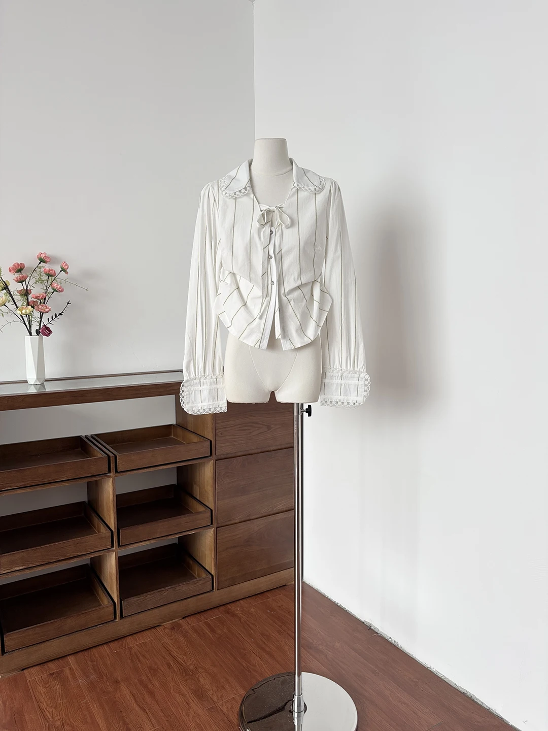 

French Style Slimming Striped Shirt Women's Spring Fashion Tie Waist Design Doll Collar Knot Long Sleeve Polyester ...