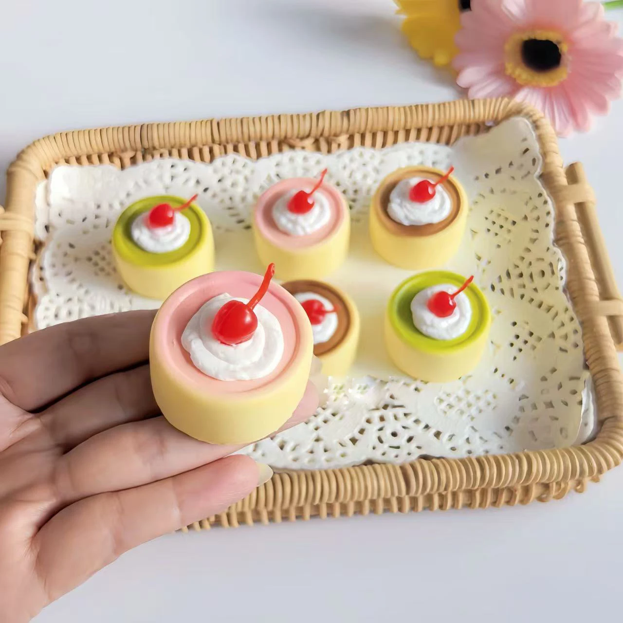 

Мягкая на ощупь игрушка для выдавливания торта с вишней, имитация вишневого теста, медленный отскок, декомпрессионная модель, реквизит, игрушка для снятия стресса