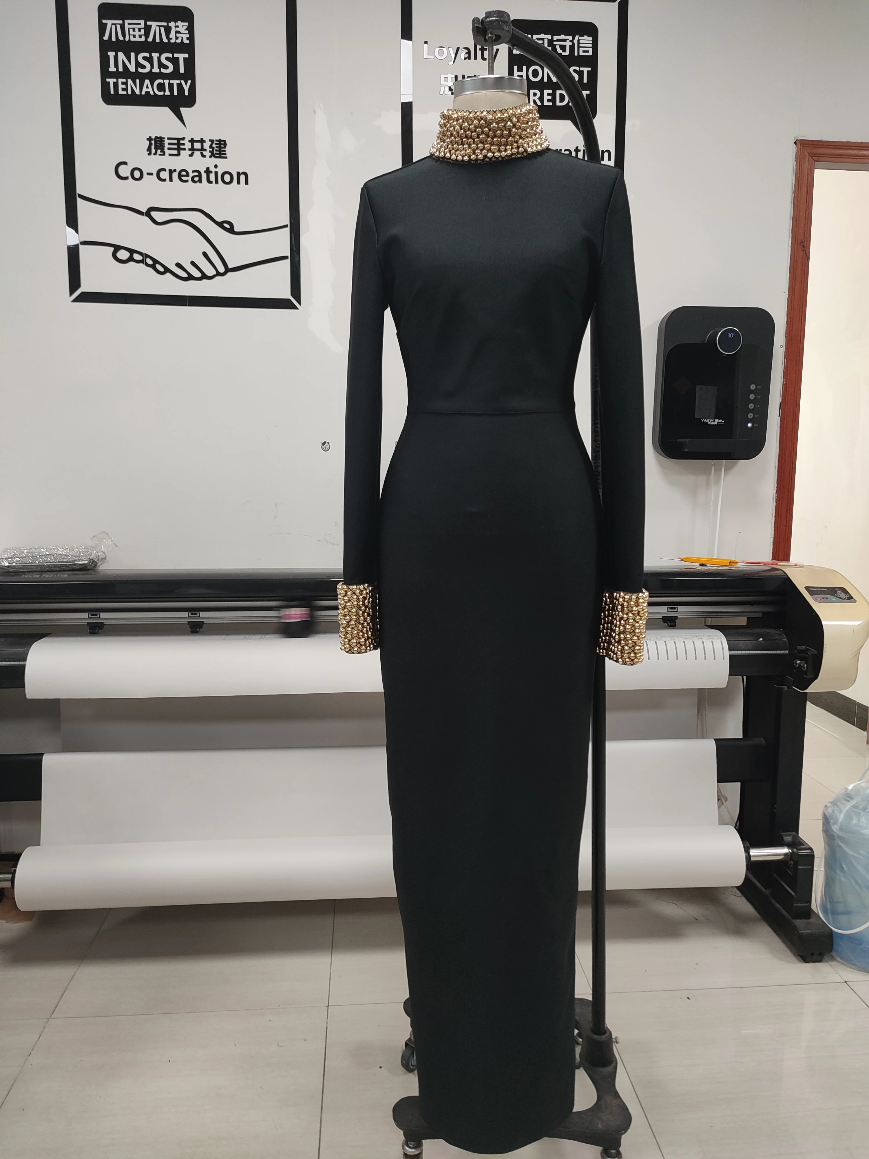 2024 New Winter Black Women Long Sleeve Sexy Golden Beading Bodycon Bandage Long Dress Backless Celebrate Evening Party Outfit