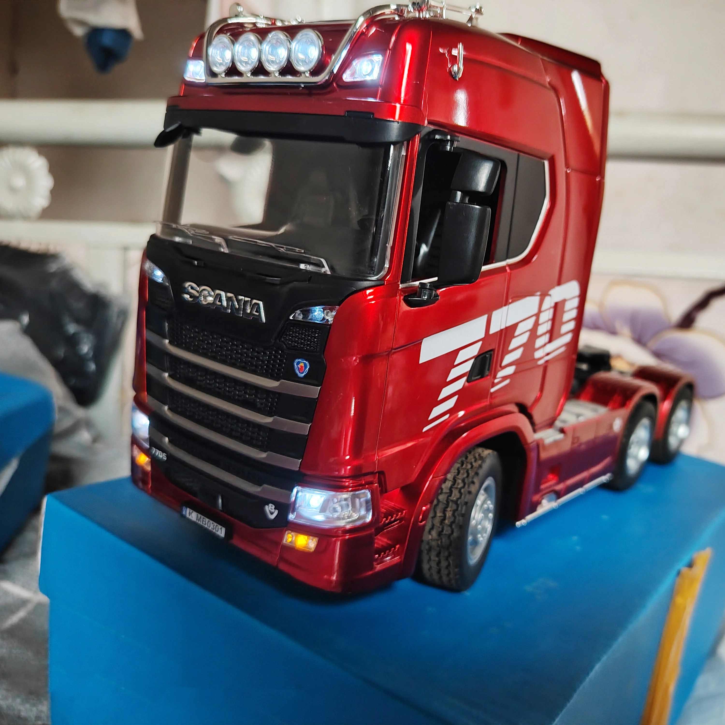 Huina 1501 Rc Car 1/24 770s 4wd Rc Alloy Tractor Truck 19ch 2.4g Engineering Trailer Truck With Light And Sound Toys Gifts