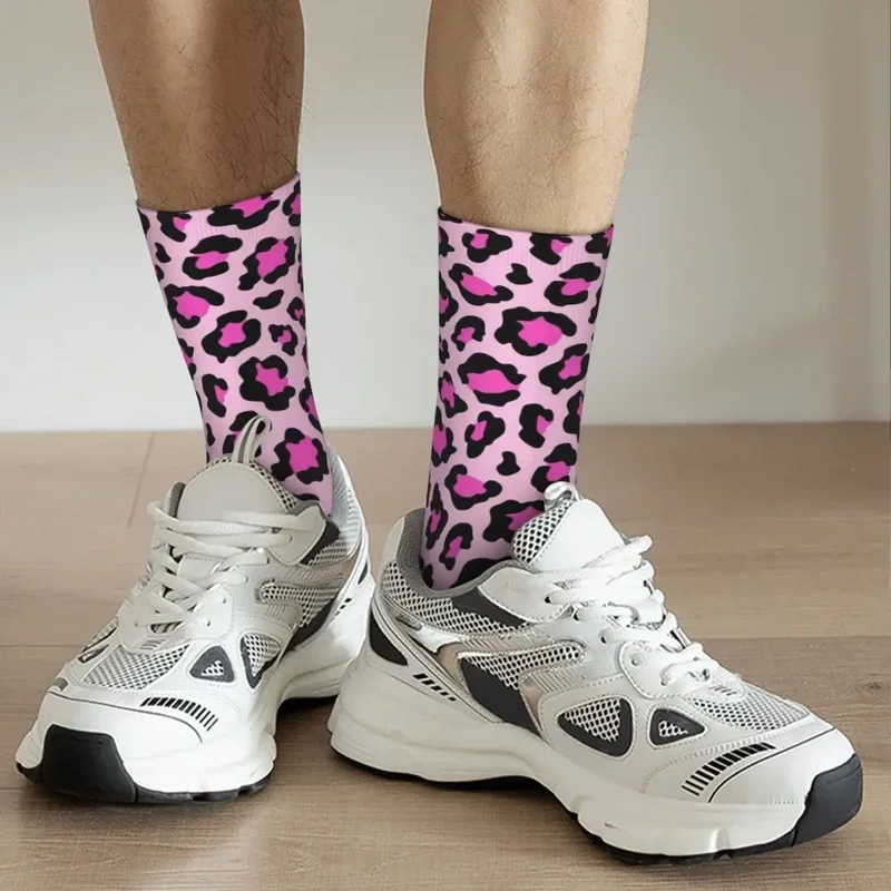 Calcetines de tubo medio de poliéster para hombre y mujer, medias deportivas con patrón de vaca, diseño loco, color rosa, Y2K