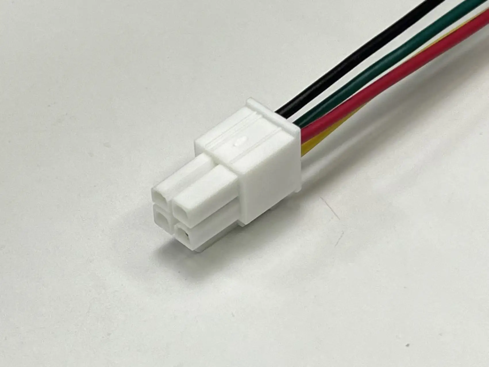 39012045 Wire harness, MOLEX MINI FIT 4.2mm Pitch Cable, 39-01-2045, 4P, 5557-04R-210 With Leads