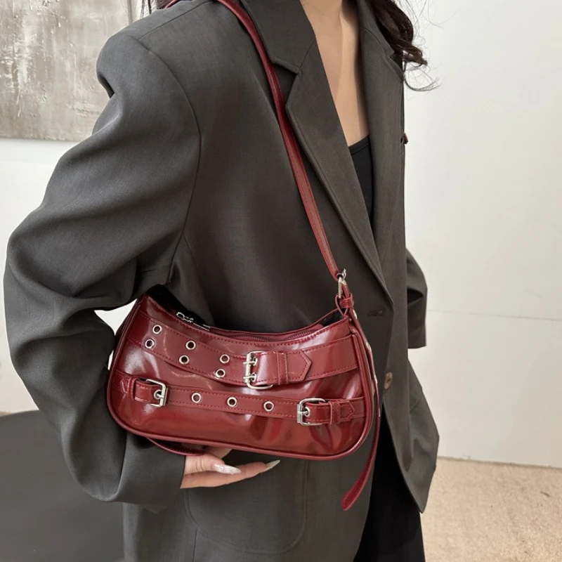 Schicke Y2K Damen-Unterarmtasche mit doppelter Gürtelschnalle, verstellbarem Riemen, trendige, punk-inspirierte Handtasche, für lässige Schultertasche. – Detail 1