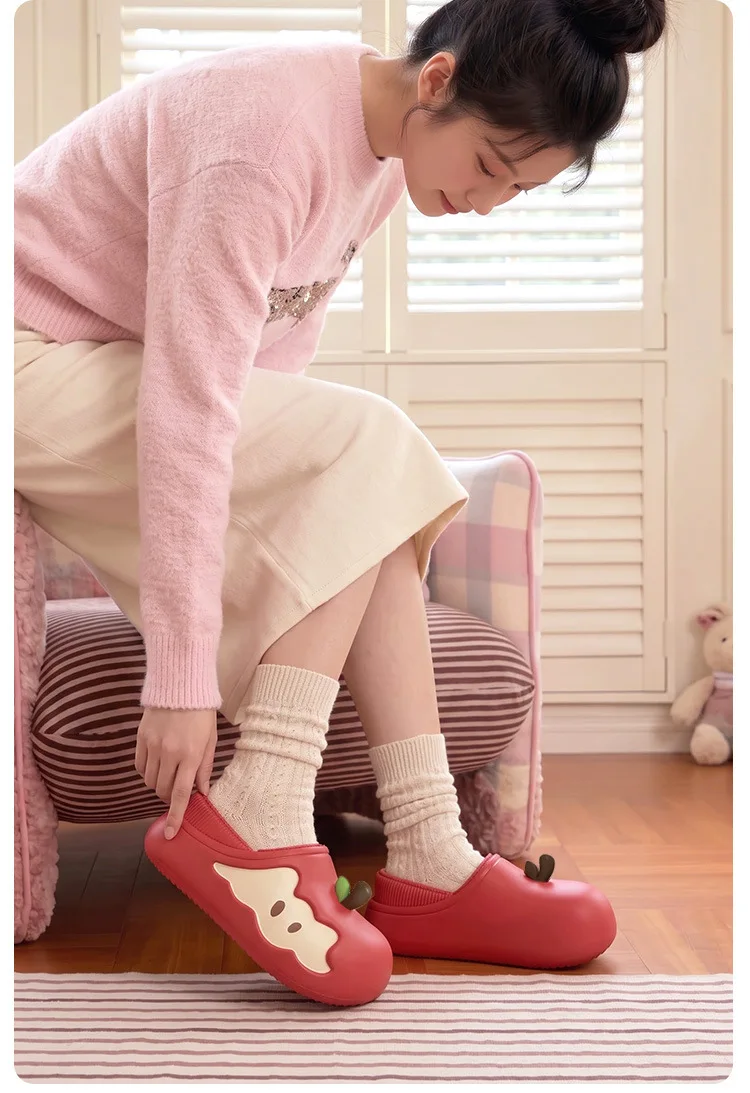 Niedliche Clogs mit Apfelmotiv für Damen, dicke Sohle, rutschfeste EVA-Gartenschuhe, hübsche Mädchen-Slipper mit Strick-Fersenriemen. – Detail 10