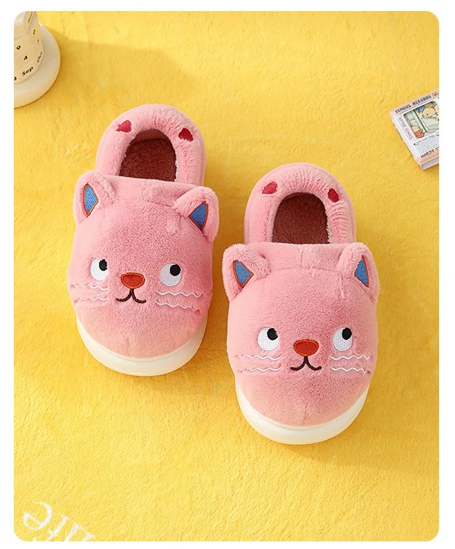 Winterwarme, geschlossene Katzenpantoffeln für Damen, verspielte, seitlich gefleckte, flauschige Loafer, flauschige Hausschuhe für Damen, Plüschpantoffeln. – Detail 10