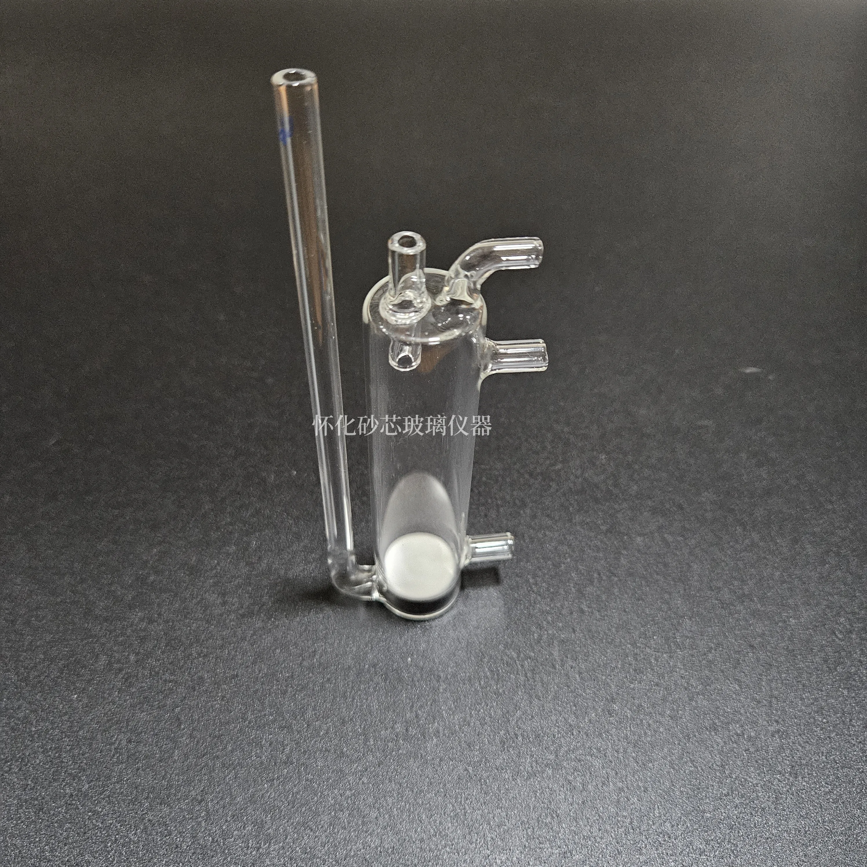 

Small bubbler, made of high borosilicate glass.