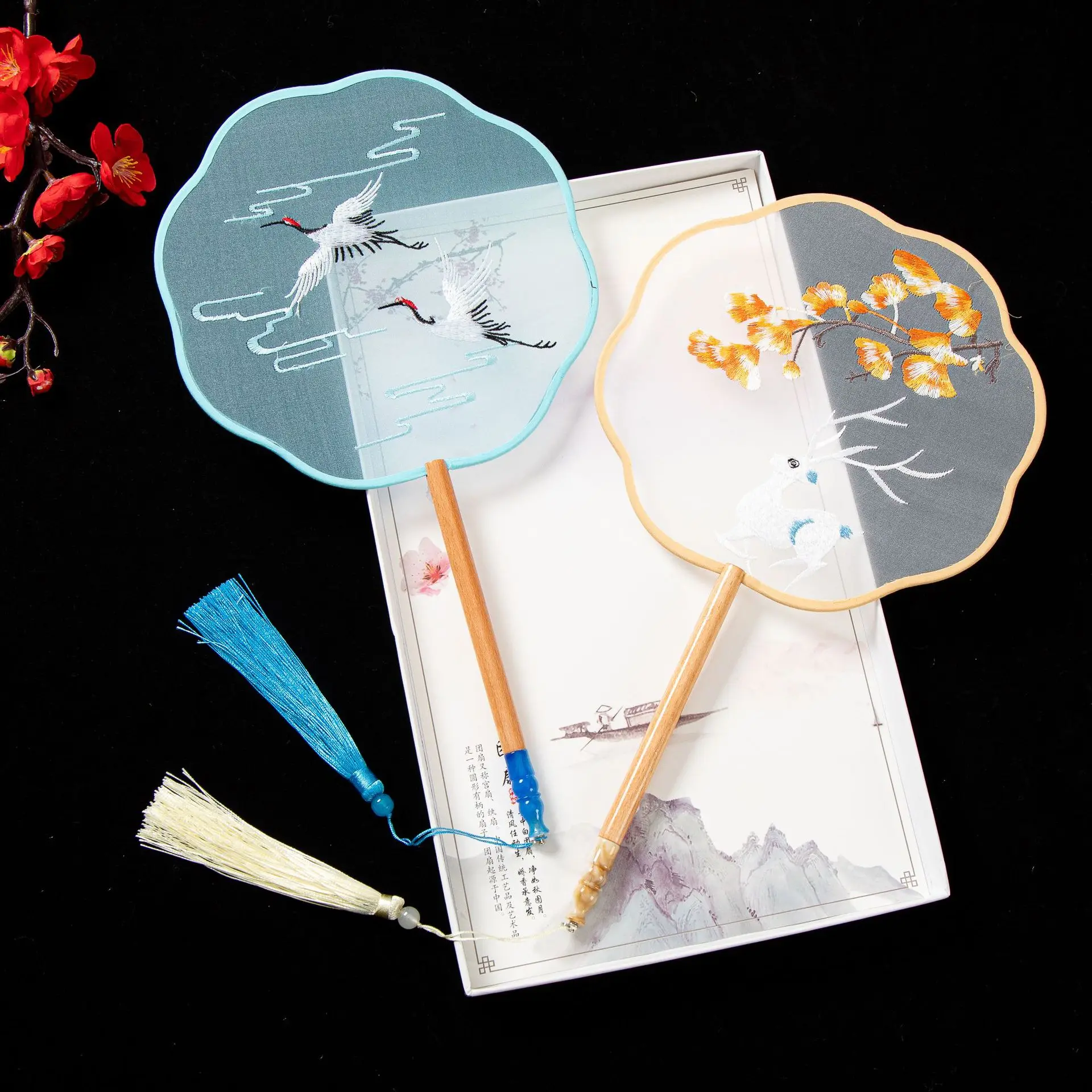 Chinese Style Eight Petal Embroidery Round Fan with Wooden Handle Portable Printed Vintage Fan Dance Wedding Favors