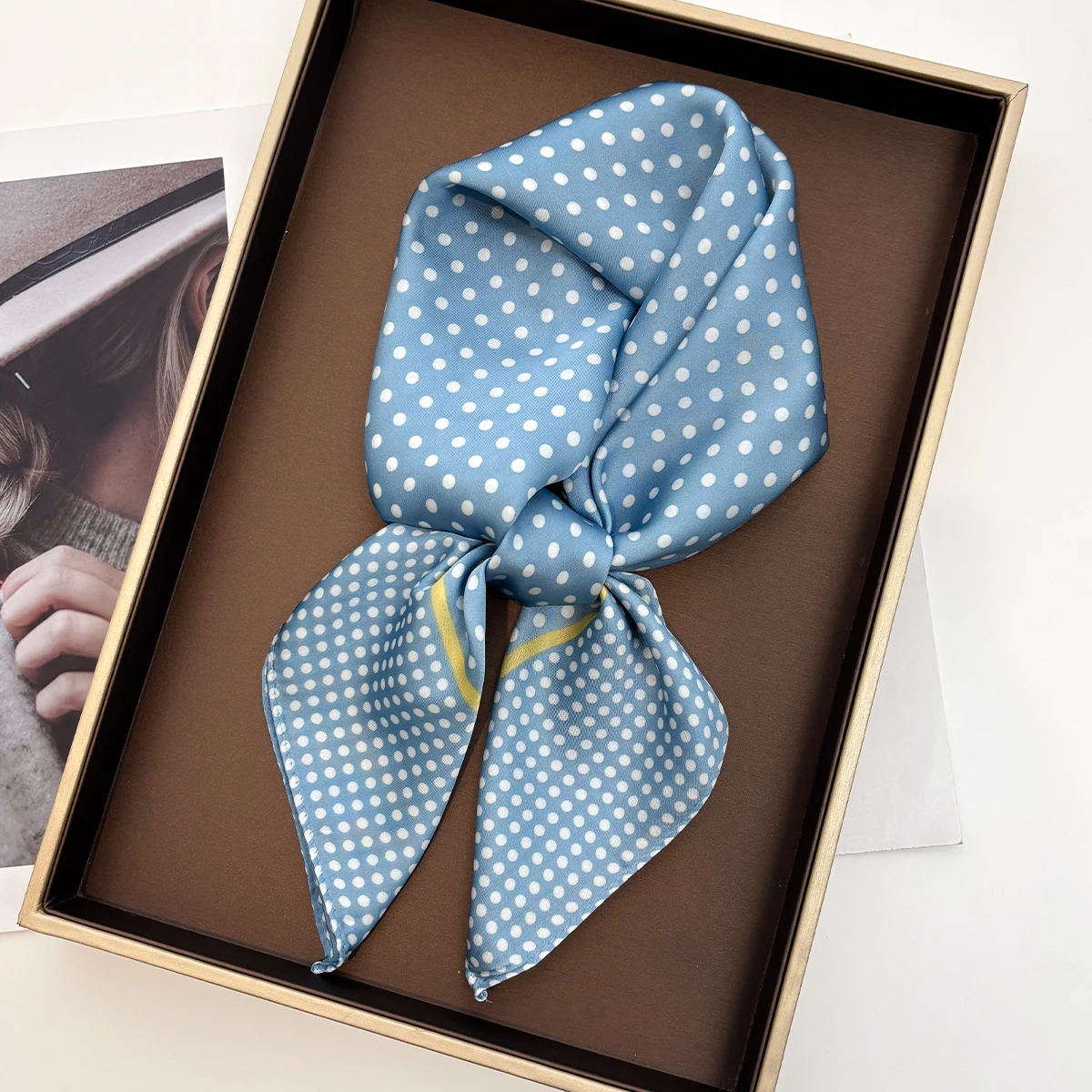 ドットプリント女性用スクエアスカーフシルク風ネッカチーフバンダナレディース春ショールスカーフラップヘッドスカーフヘアバンドタイ
