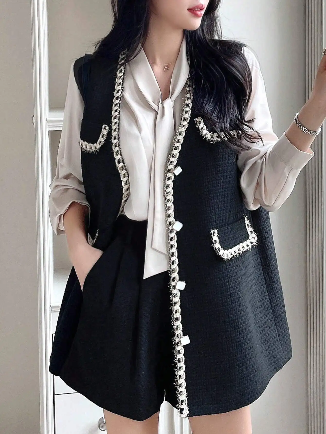 

Элегантный женский твидовый жилет без рукавов с цепочкой и карманами