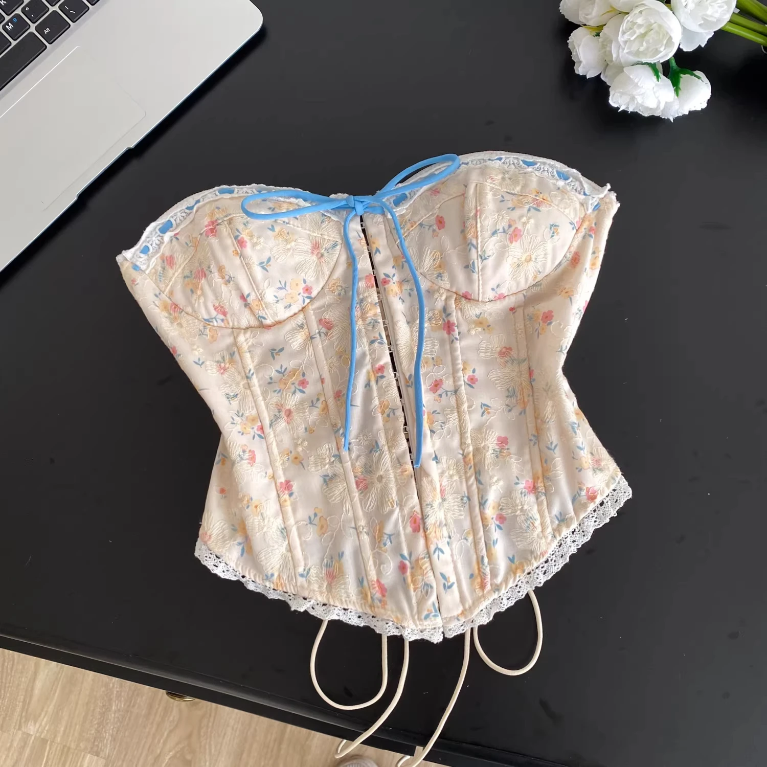 

Clothland Women Vintage Floral Crop Top Lace Up Bow Tie Sleeveless Backless Shirt Female Sexy Blouse WA449