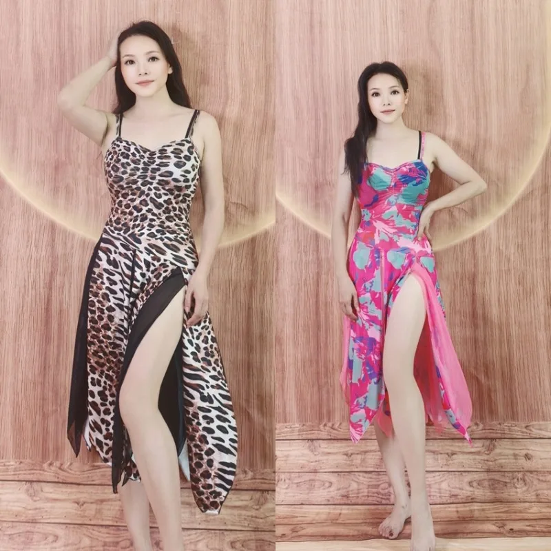 Maßgeschneiderte Swegal-Bauchtanzkostüme, orientalisches Tanzkleid, eleganter und dynamischer Trägerrock