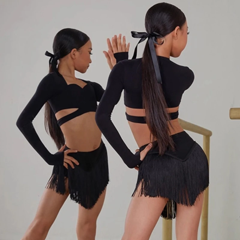 

Комплект юбки для латинских танцев для девочек — укороченный топ с открытыми плечами и длинными рукавами и юбка с рюшами для ча-ча, выступлений и соревнований по самбе