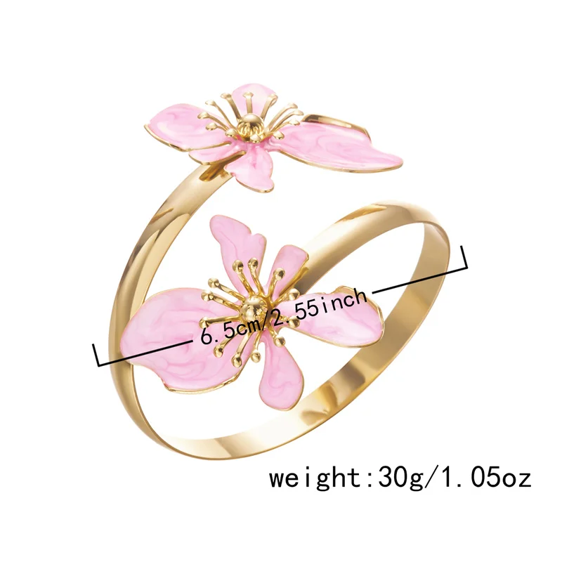 Elegantes Emaille-Blumen-Armreif für Damen, vergoldetes Metall, rosa, weiß, blau, floraler Armreif, Schmuck für Strandparty und Urlaub. – Detail 5