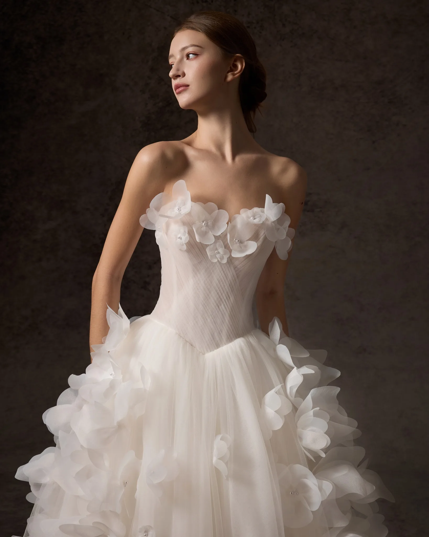 Vestido de noiva de tule branco de sonho com ilusão sem alças vestido de festa de noiva linha A com renda de 3 camadas e vestido formal de tule floral 3D