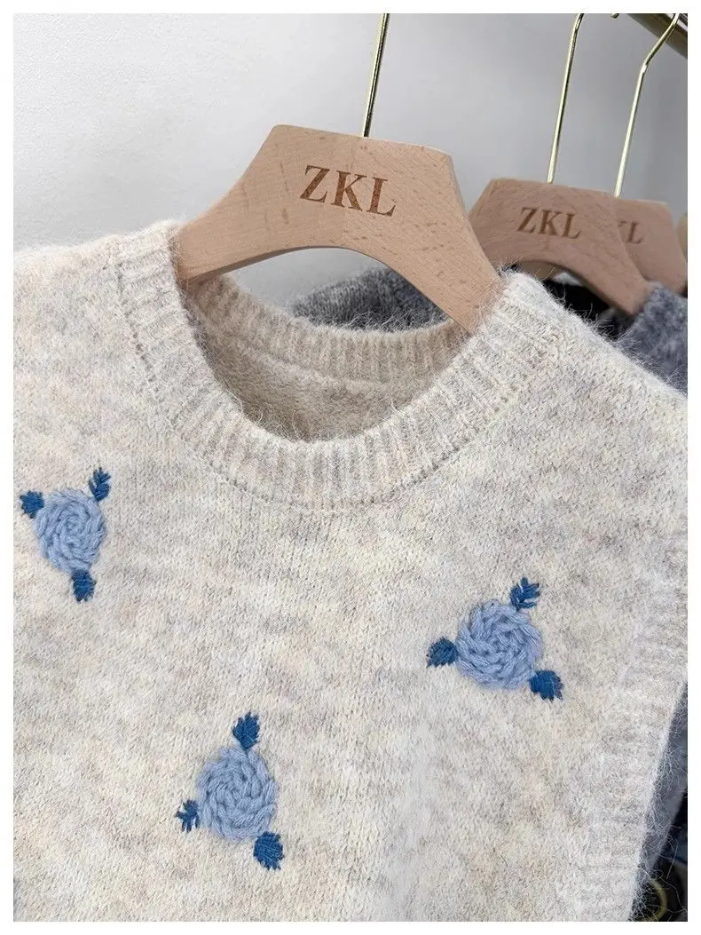 เสื้อกั๊กถักลายดอกไม้สีเทา คอกลม แขนกุด สำหรับผู้หญิง ฤดูใบไม้ร่วงและฤดูหนาว ปี 2025