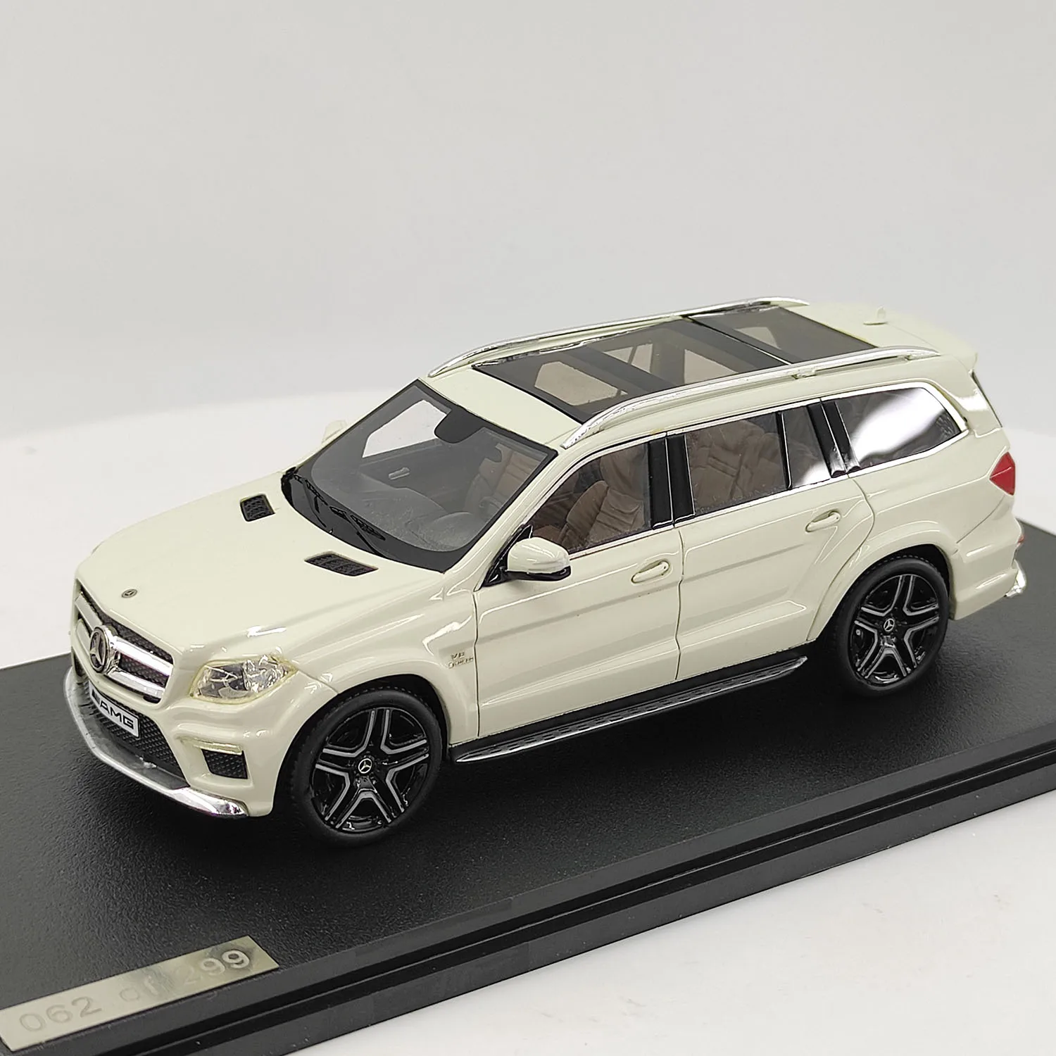 GLM 1:43 Benz AMG GL63 X166 Biały Model Samochodu z Żywicy Kolekcjonerski Zabawka Prezent Pamiątka Ozdoba Dekoracyjna