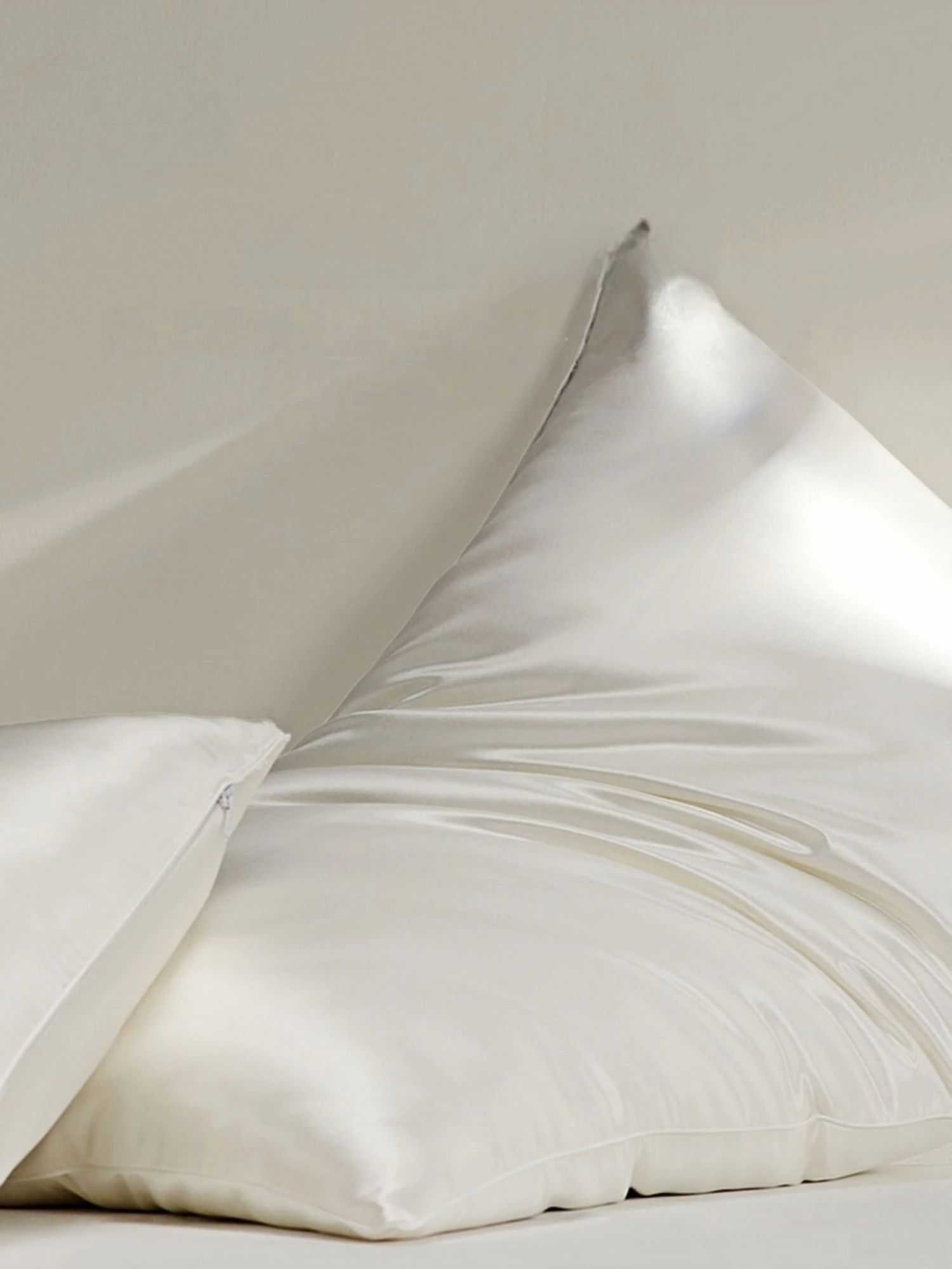 One Silk Pillow 100% Mulberry Silk Filling With Pure Natural Silk Satin Shell Cover  75 x 48 Cm 1 Kg To 1.5 Kg Customize