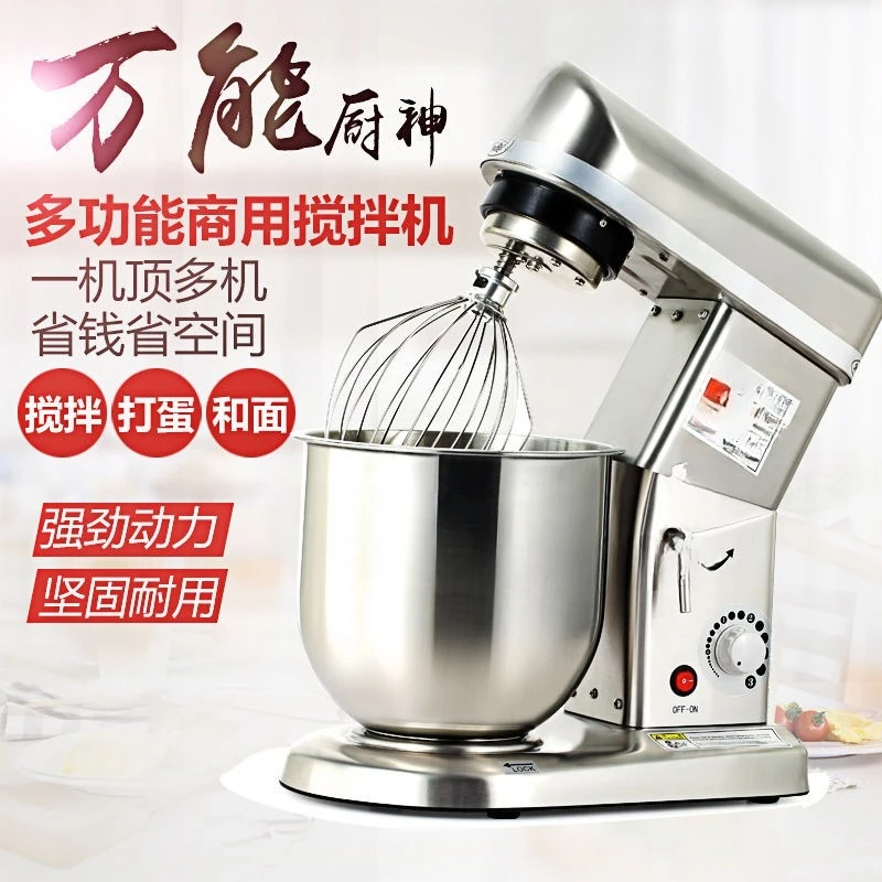 Mit einer multifunktionalen Schlagsahnemaschine