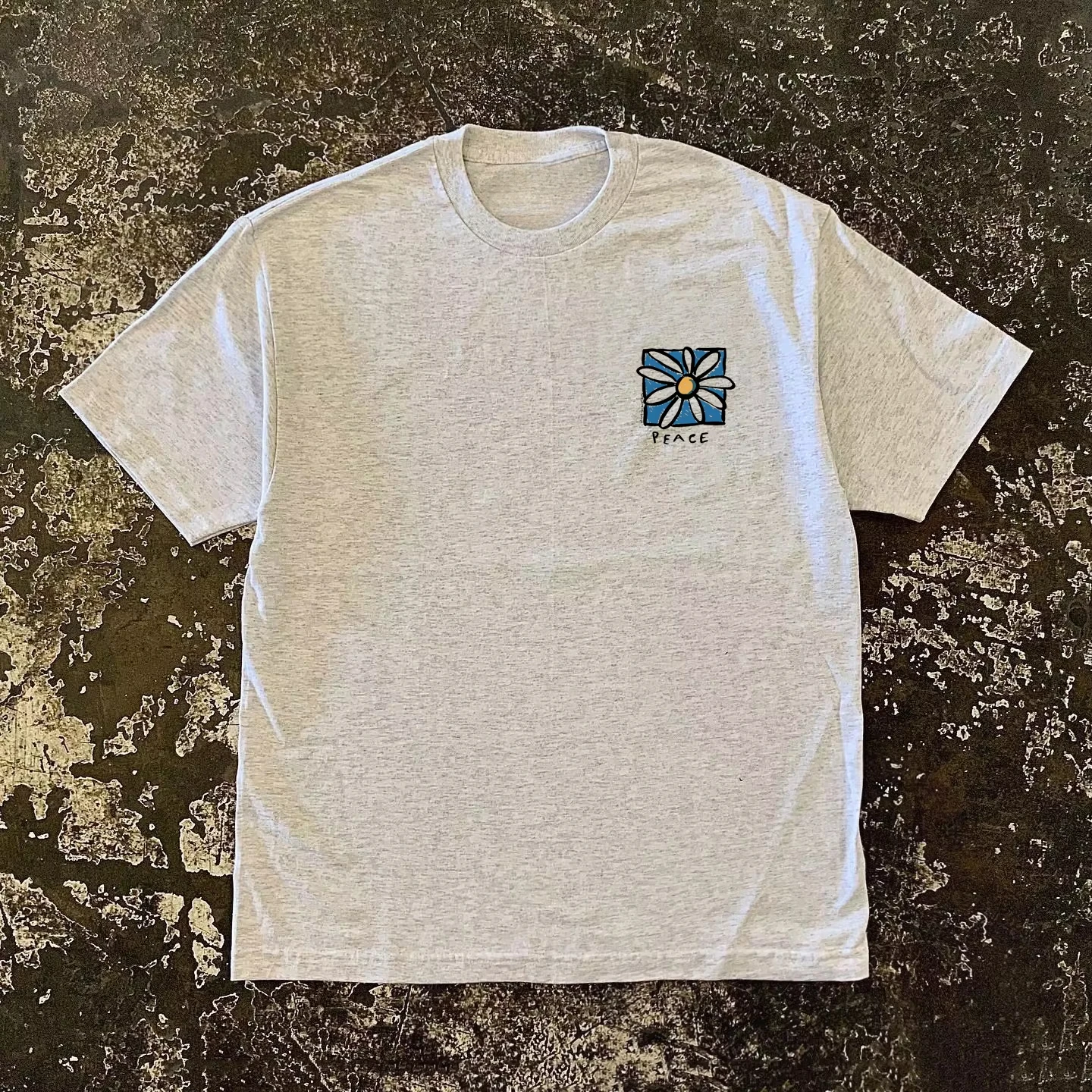 Art Peace Daisy Retro Y2K Street Graffiti Style T-Shirt Cotton Graphic Tee Men Women Summer Streetwear