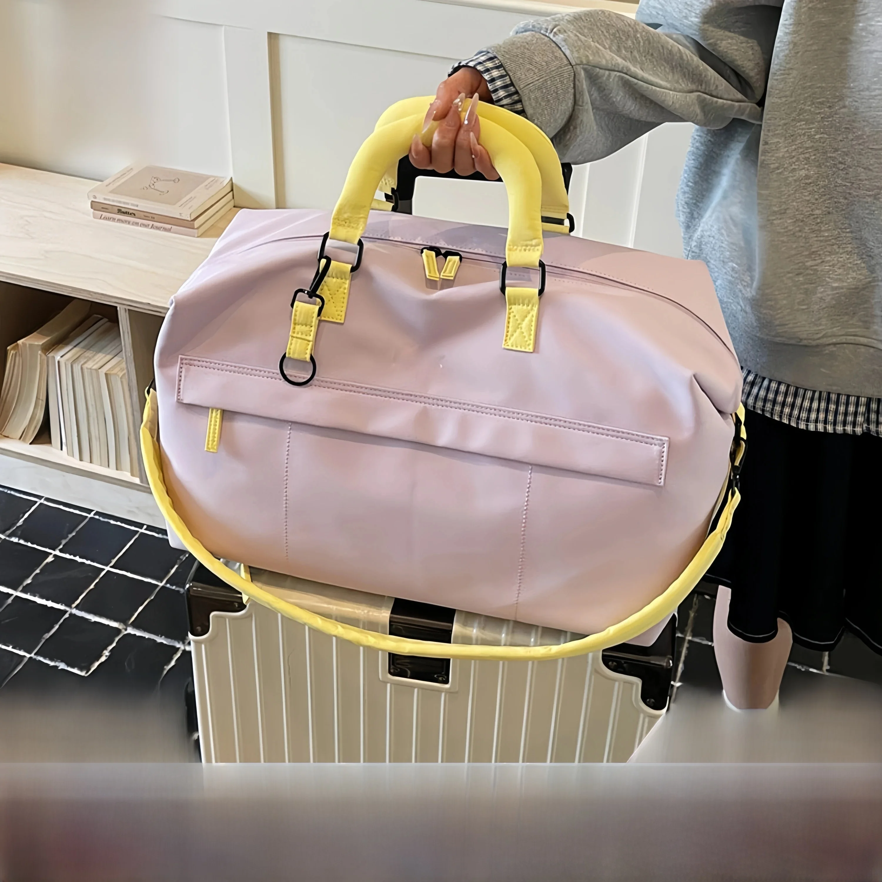 borsa-da-viaggio-leggera-con-cinghia-per-il-trasporto-da-portare-a-mano-o-a-tracolla-ideale-per-brevi-viaggi-con-ampia-capacita-di-stoccaggio-perfetta-per-i-viaggi-di-lavoro