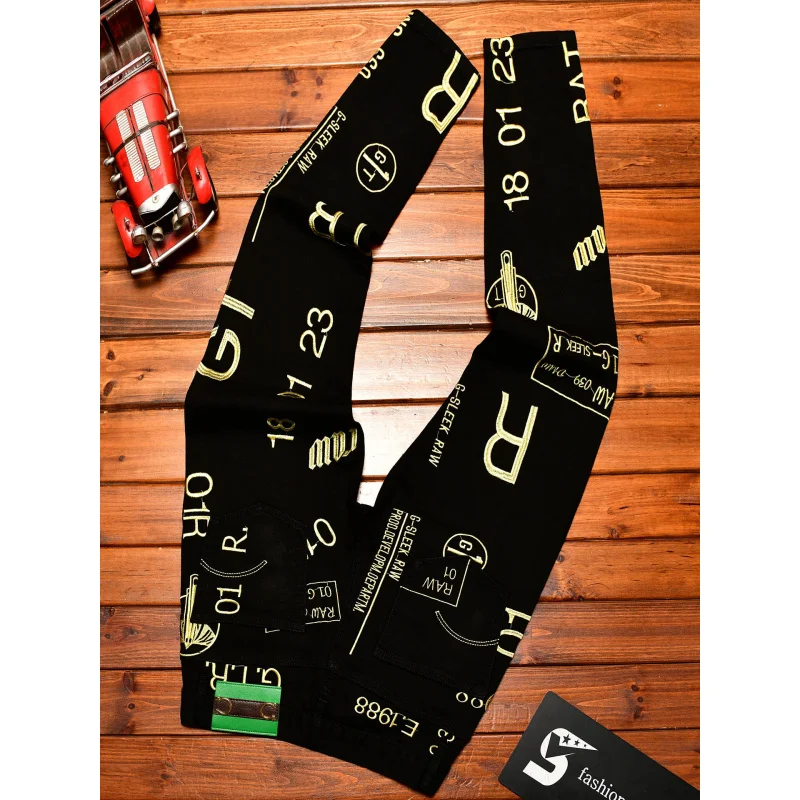 بنطال جينز مطبوع ومطرز على الموضة الفاخرة الخفيفة للرجال باللون الأسود بقصة ضيقة وأقدام صغيرة وسراويل خريف رائعة للشارع #2