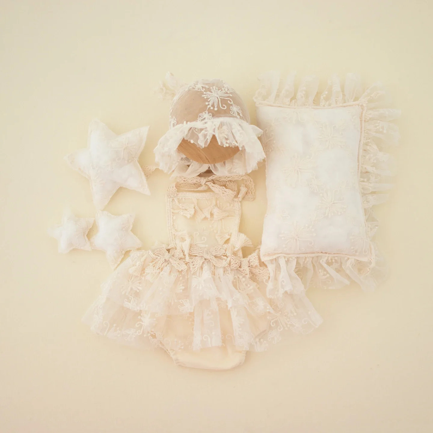 Newborn Photography Clothing For Baby Girl Lace Dress with Hat Posing Pillow and Decor Stars Set for Studio Photoshoot Accessory