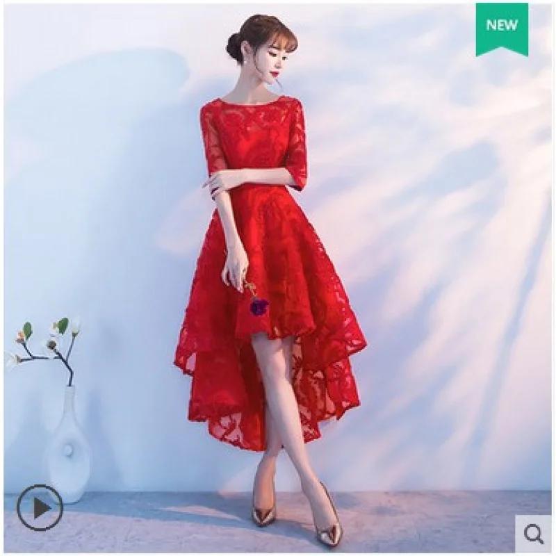 Cena tostada nupcial elegante encaje noche mujer banquete vino rojo compromiso cintura frente corto espalda vestido largo