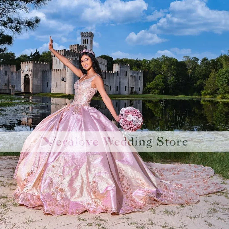 Princess Pink Quinceanera Dresses Lace Applique Spaghetti Straps Sweet 16 Dress Lace-Up Sequin Vestidos De 15 Años